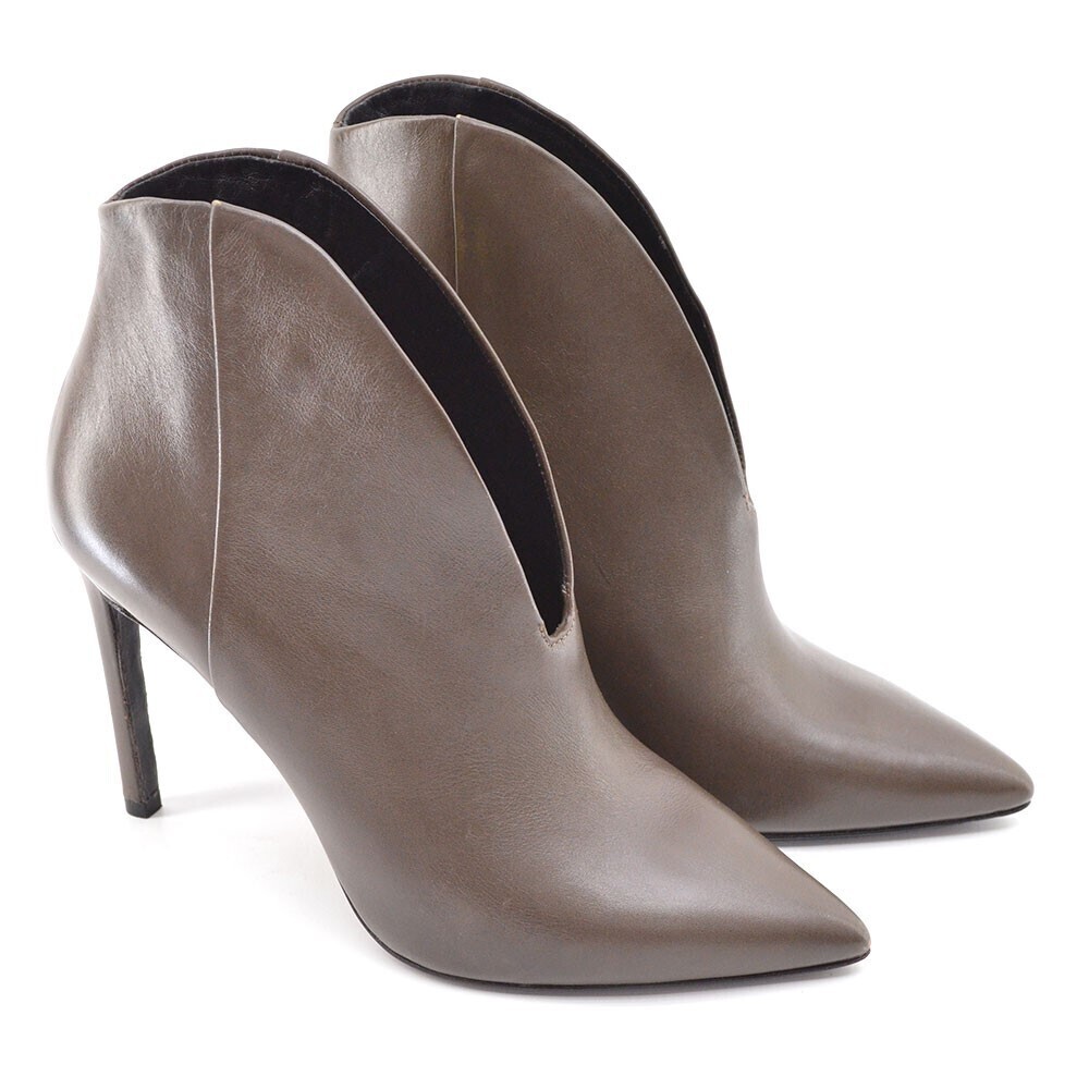 Stella Luna Gray Leather V-cut Stiletto Booties 39 New